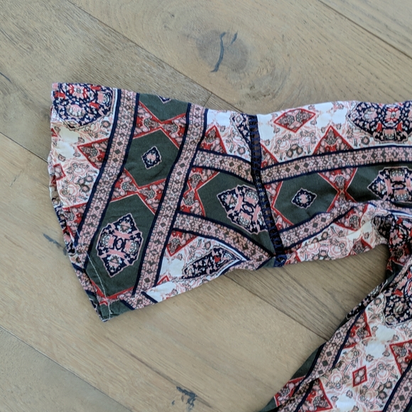 Bell sleeved blouse - Picture 4 of 5